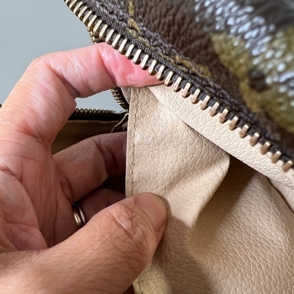 Toiletry 23 make up pouch ✔️Sold - Picture 13 of 16